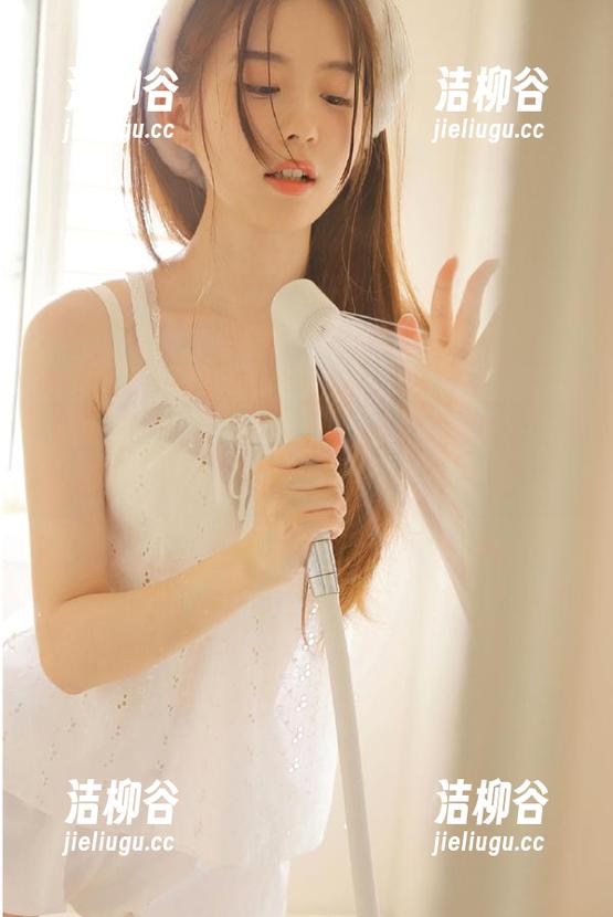 温柔又俏皮，Son Ye Eun的水手服全套图片让你心里甜甜的！.txt